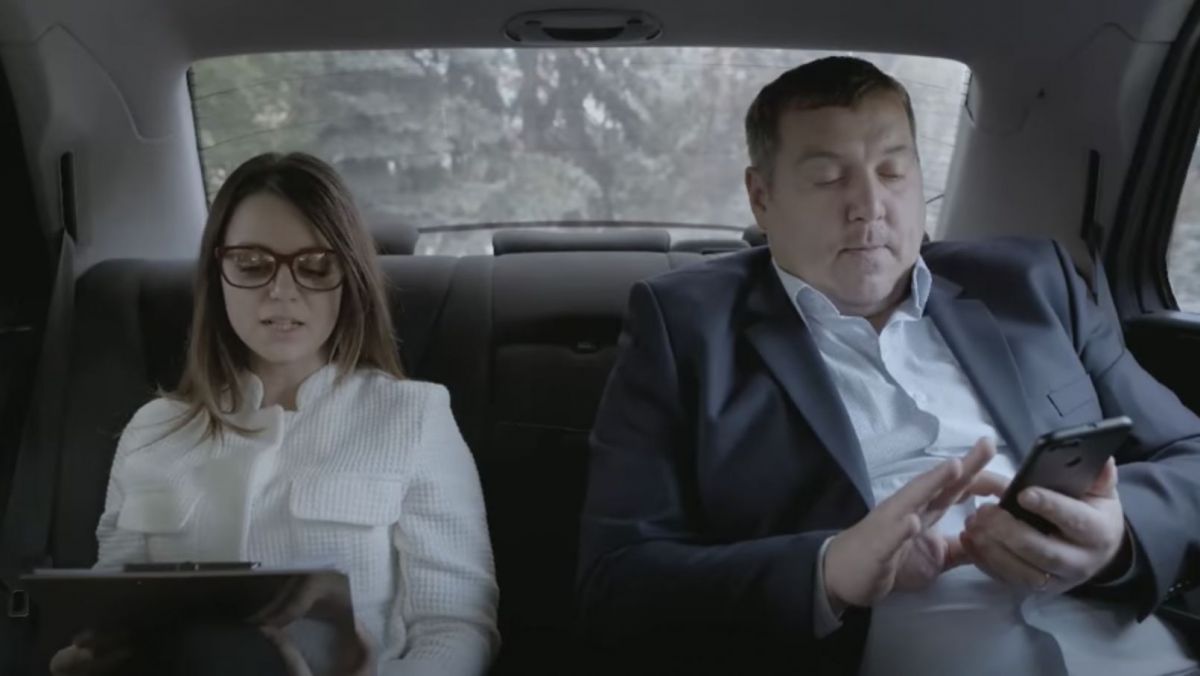 „Calmează-te, nimeni nu se uită în program”. În prag de alegeri, un spot îndeamnă cetățenii să „streseze candidații” (VIDEO)