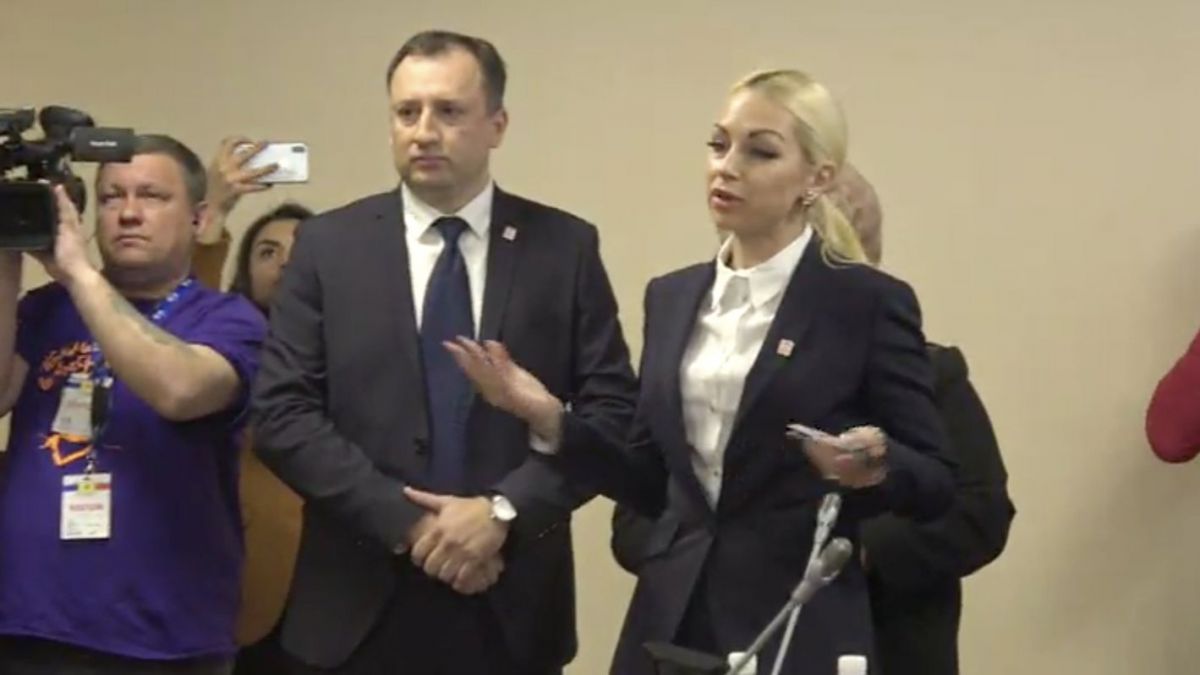 „Nici scaunele nu erau pregătite, un gest needucat”. Deputații Partidului Șor au venit la discuțiile inițiate de ACUM