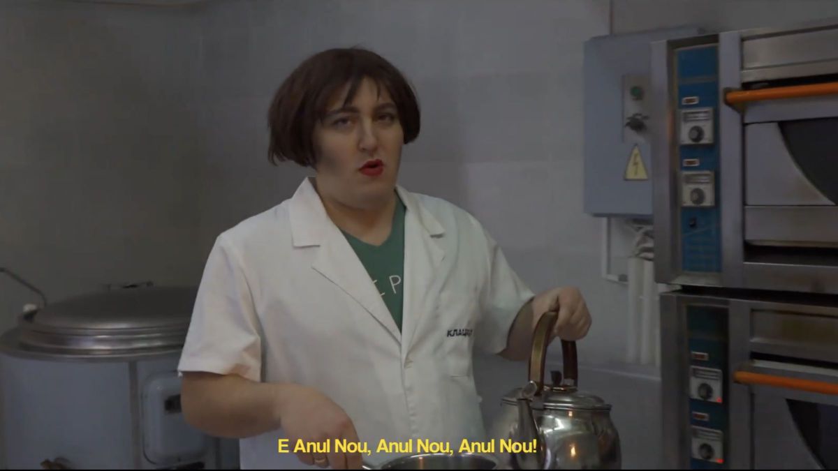 „Pentru toți e un mister ce înseamnă Ler”. Zebra Show, Banca de Bancuri și alți vloggeri moldoveni, într-o felicitare de Crăciun „cu aromă de pârjoale” (VIDEO)