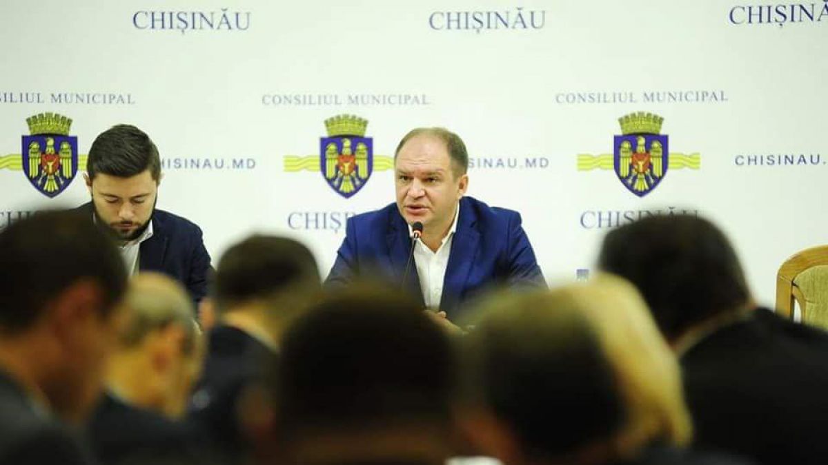 „Prietenii” lui Ceban îi repară cabinetul. „Nimeni nimic în schimb nu a cerut”