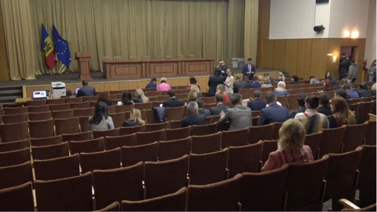 „Toți cei care sunt aici nu se știe ce poziție au”. Ce (nu) spun magistrații care s-au prezentat la Adunarea Generală a Judecătorilor (VIDEO)
