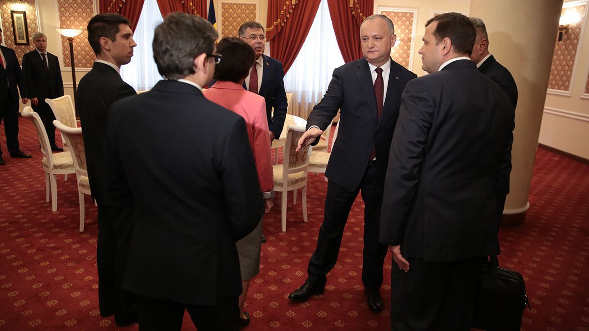 „Trebuia să mă întorc și să plec?”. Dodon comentează gestul membrilor ACUM de a-i refuza mâna întinsă