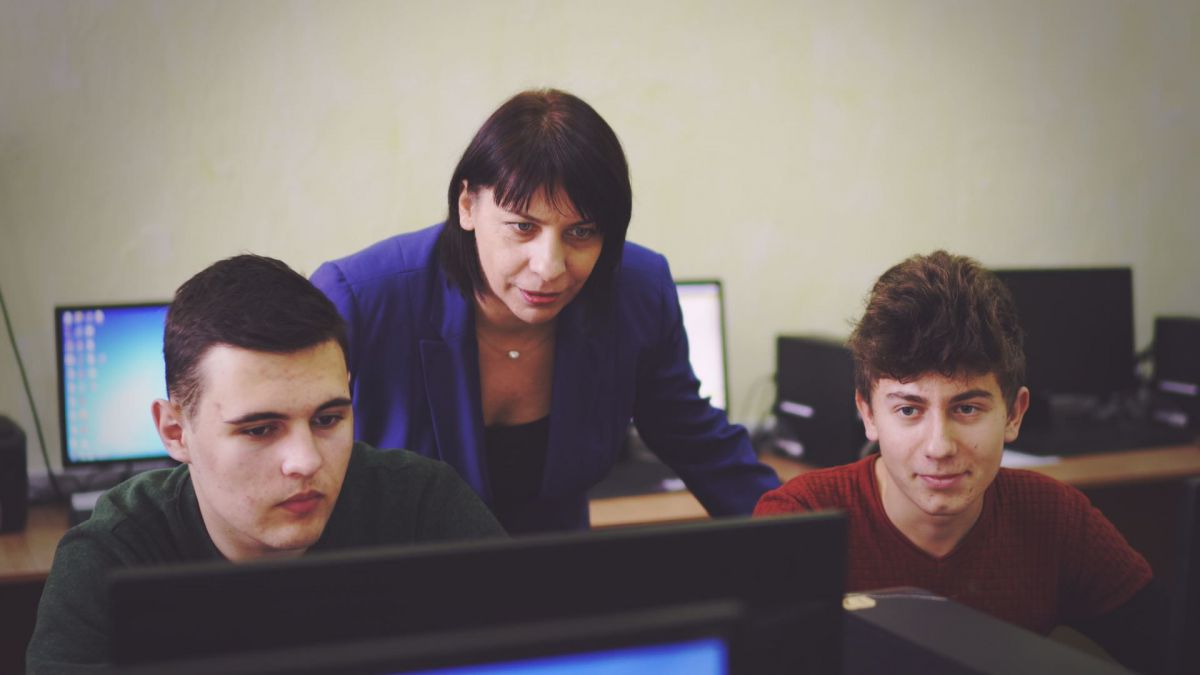 VIDEO. Modernizarea învățământului profesional tehnic în domeniul TIC deschide noi oportunități pentru profesori și elevi