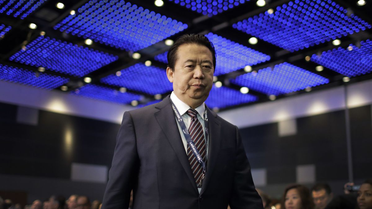 Șeful Interpol, dat dispărut acum două zile, ar putea fi cercetat penal în China. Membrii familiei sale au primit amenințări