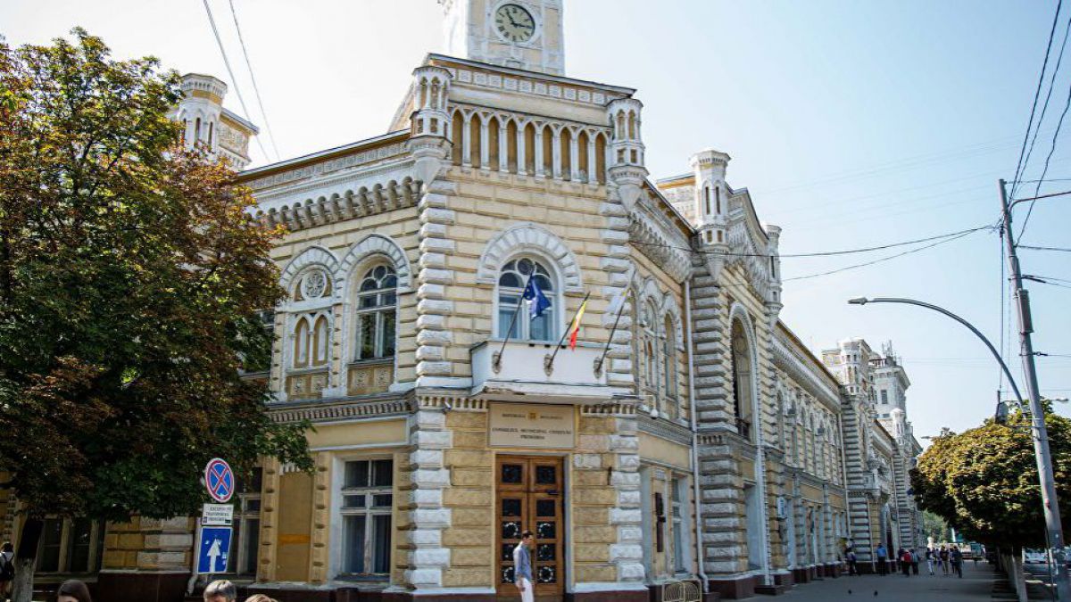 Șefii direcțiilor generale transport public și finanțe și-au dat demisia