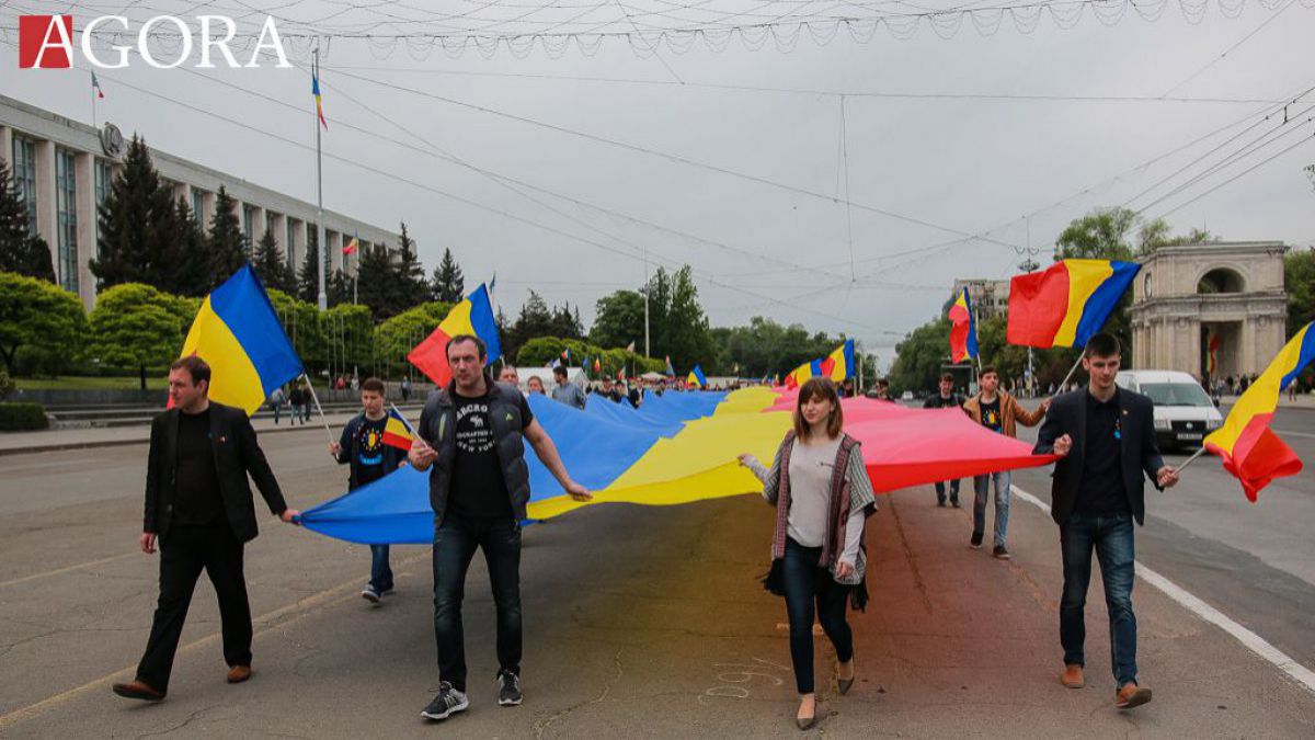 1 kilometru de tricolor va fi desfășurat de 1 decembrie - Ziua Națională a României
