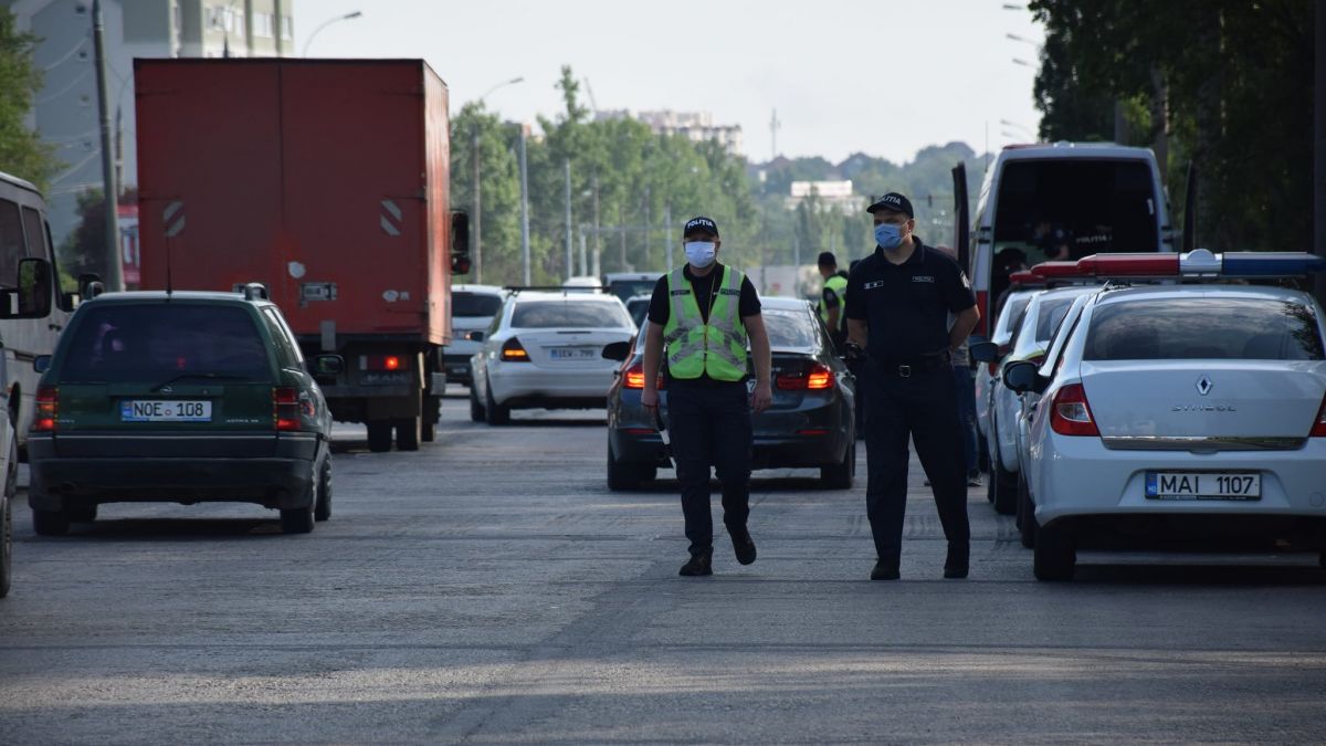 13 accidente rutiere grave, soldate cu 16 persoane traumatizate, în doar două zile. Mai mulți șoferi au fost sancționați pentru depășirea limitei de viteză