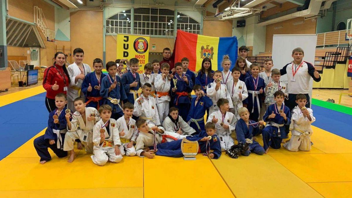 15 medalii de aur pentru Moldova: Sportivii de la Școala de judo „Oleg Crețu” din Chișinău au clasat țara pe locul întâi la competiția din Slovenia