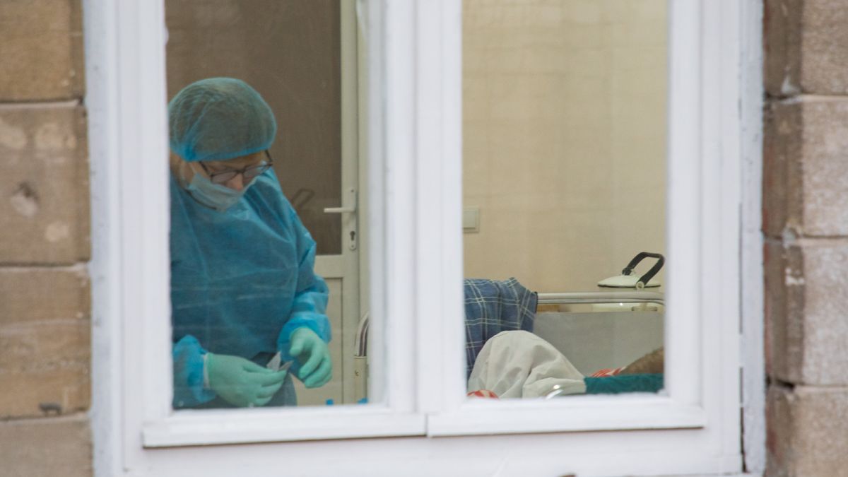 Coronavirus: 273 de persoane sunt în stare gravă, dintre care 22 sunt conectate la respirație artificială