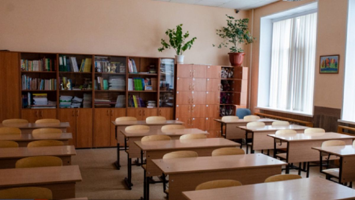 30 de clase din 21 de școli din Chișinău au intrat în autoizolare