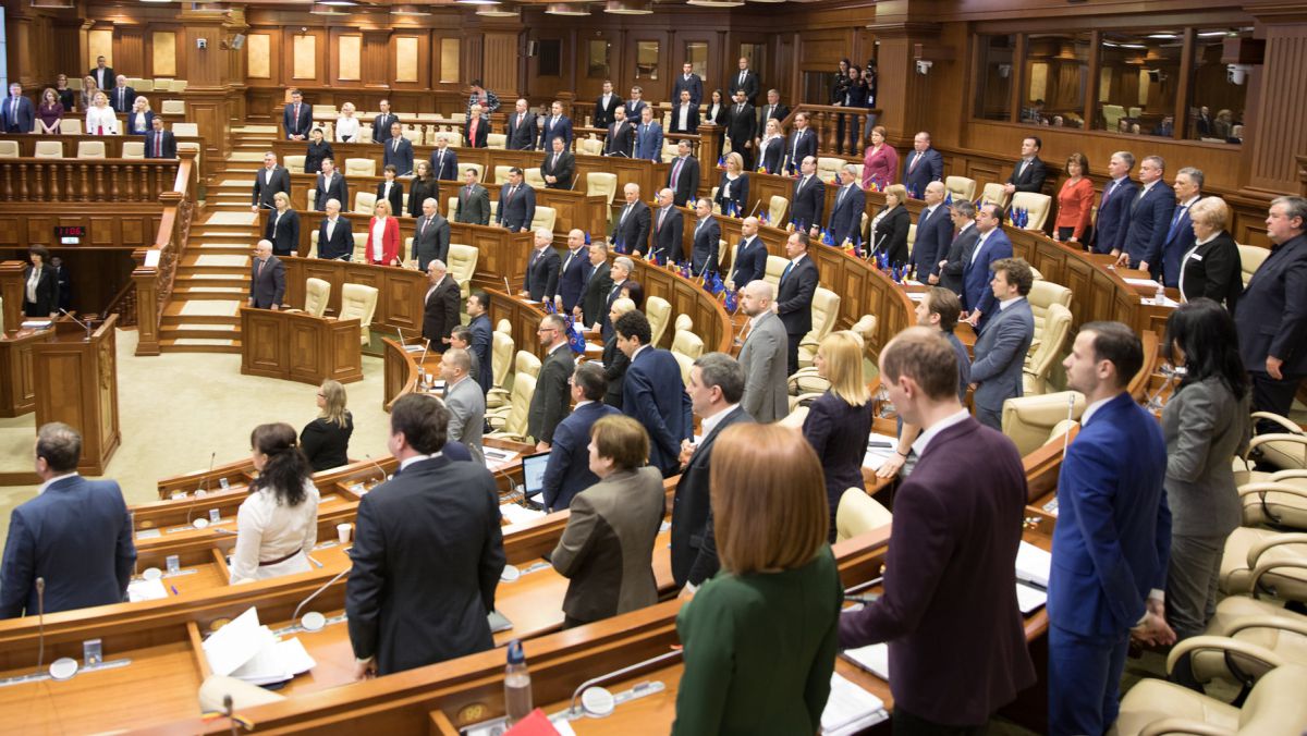 Agora 30 De Mii De Sirieni In Parlament Sau Cum DeputaÈ›ii I Au Urat Bun Venit Unui Socialist Focus