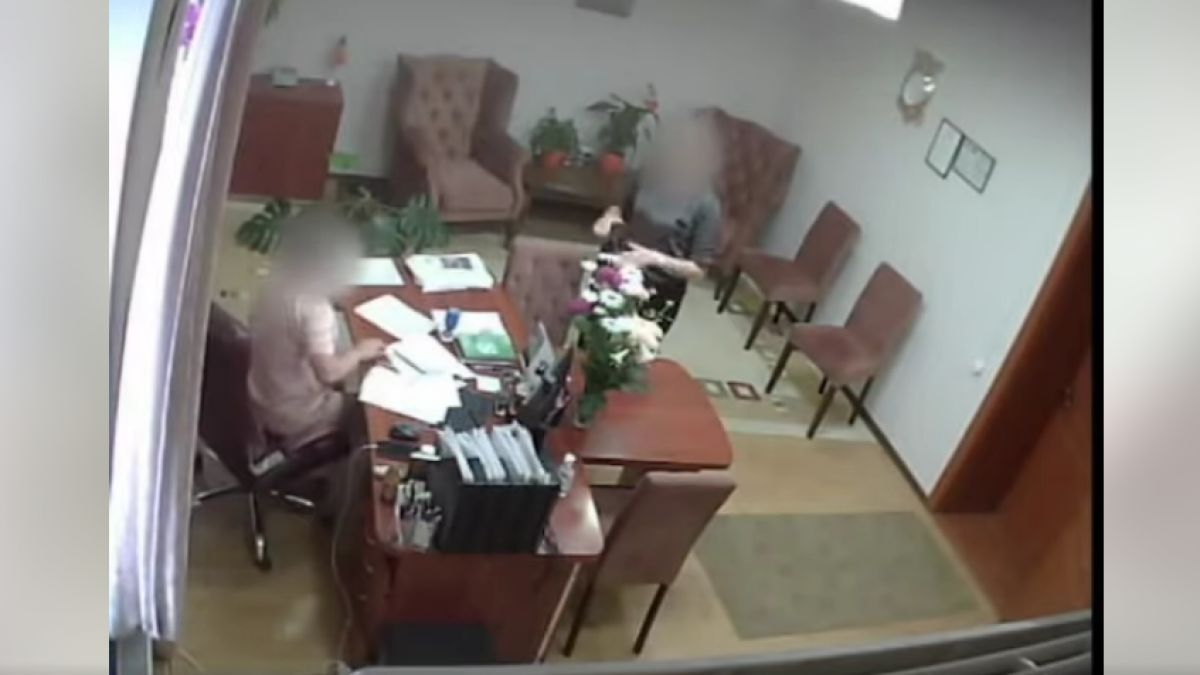 30 de zile de arest pentru edilul de la Trușeni, arhitectul-șef și ex-șeful întreprinderii municipale a primăriei, acuzați că încercau să lase fără avere o femeie singură