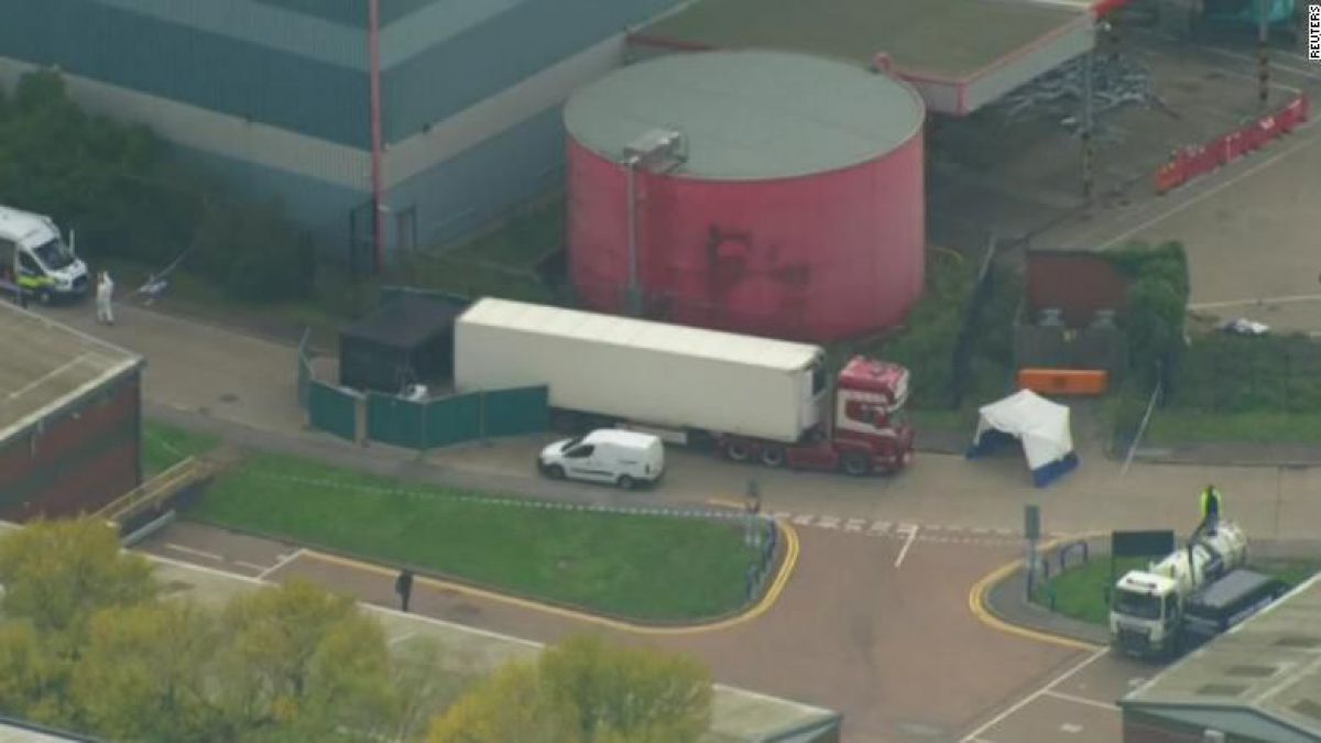 39 de cadavre, descoperite de poliția engleză într-un camion care venea din Bulgaria