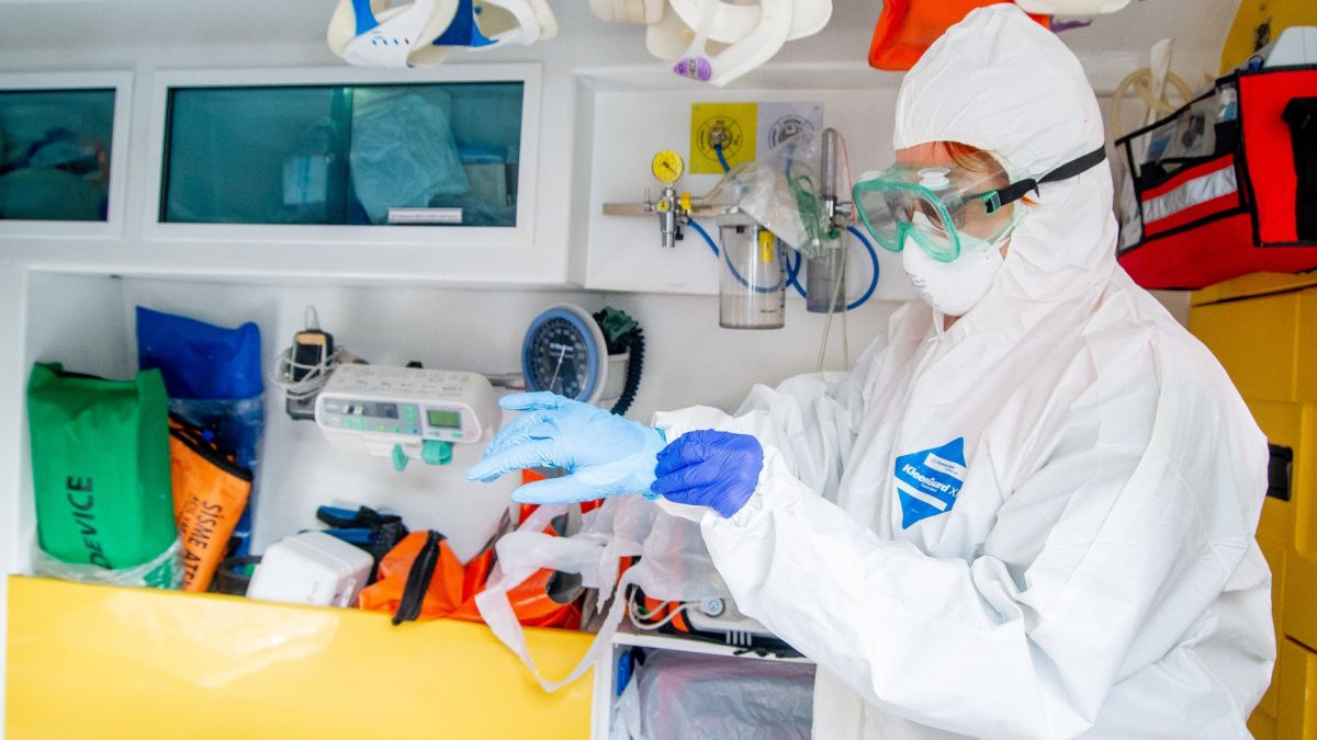 40 de angajați medicali, testați pozitiv la COVID-19 pe parcursul zilei