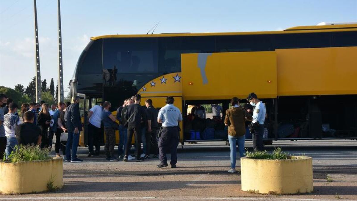 50 de moldoveni ar fi încercat să ajungă în Portugalia printr-un punct de trecere neautorizat. Autocarul ar fi trecut o barieră de ciment