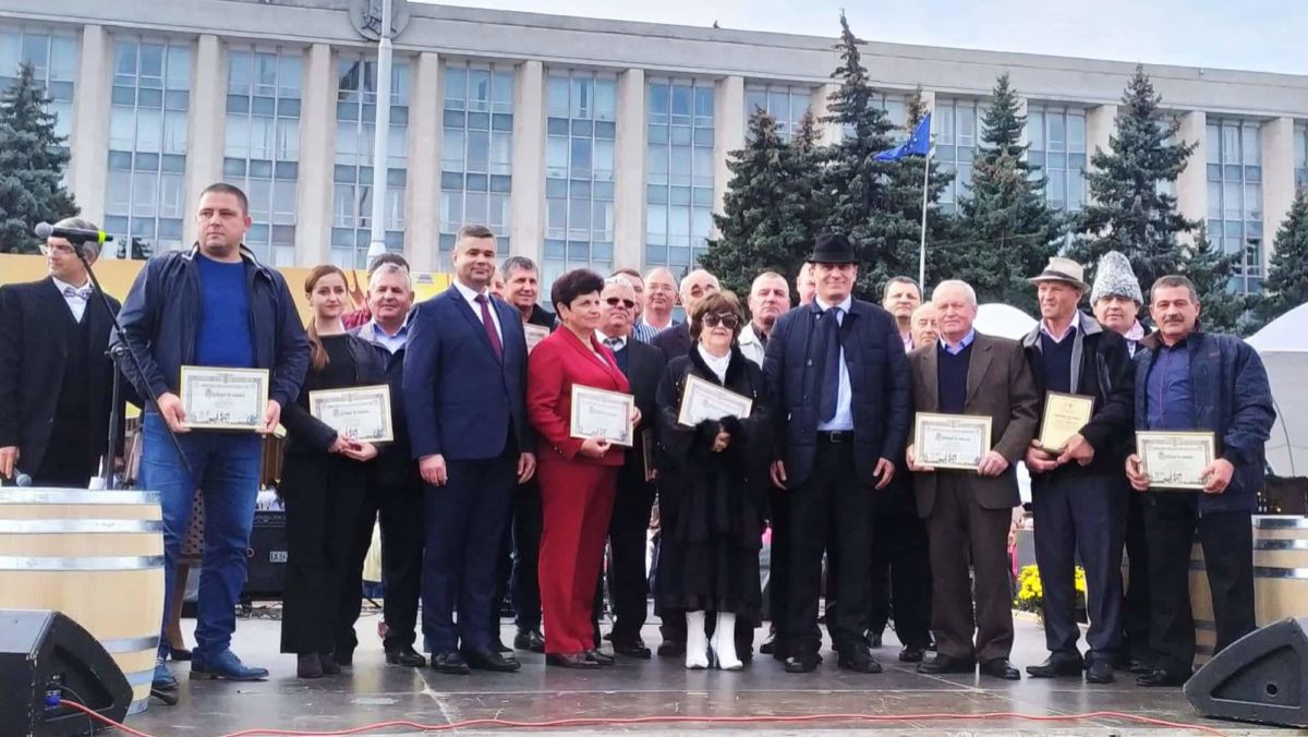 500 de gospodari au concurat pentru premiul „Polobocul de Aur”. Iată cine s-a învrednicit de titlul „cel mai bun vin de casă”