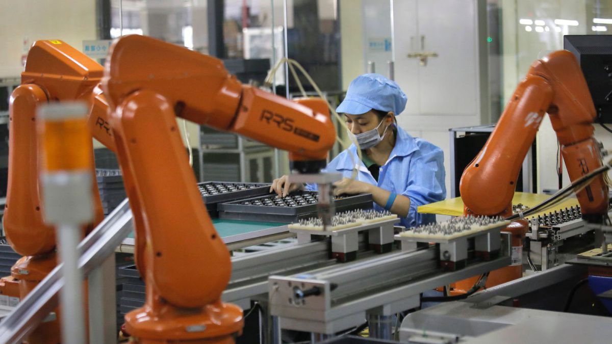 60.000 de oameni de la o fabrică din China au fost înlocuiţi de roboţi