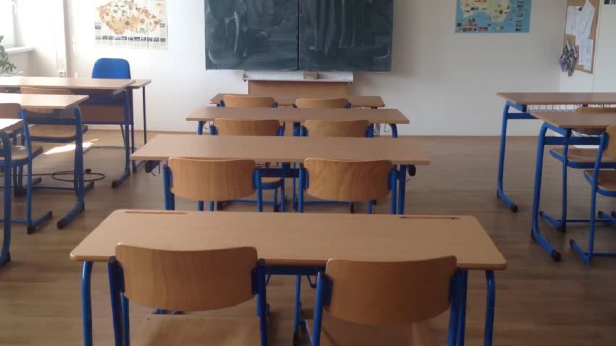 60 de profesori, 39 elevi și nouă studenți - diagnosticați cu coronavirus într-o singură zi