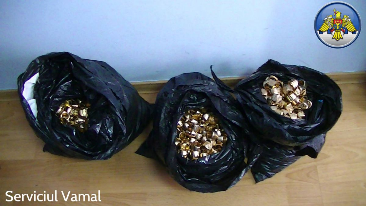 FOTO. 73 de kg de bijuterii, confiscate de vameșii moldoveni
