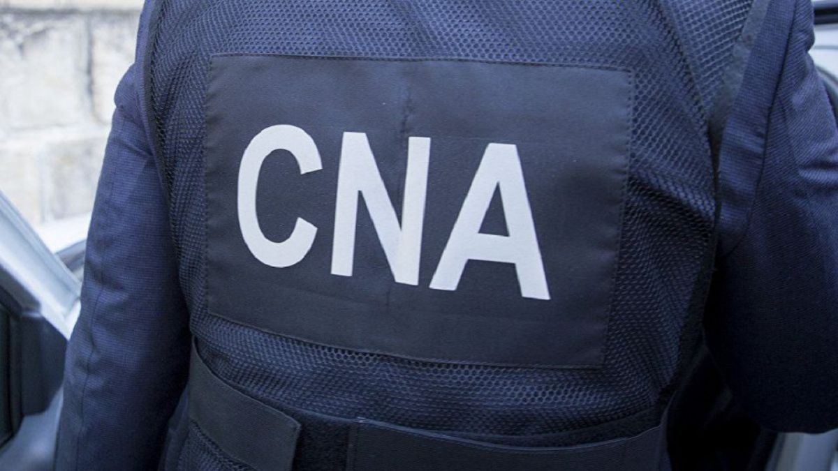 900 de euro pentru un permis de conducere. Un funcționar a fost reținut de CNA