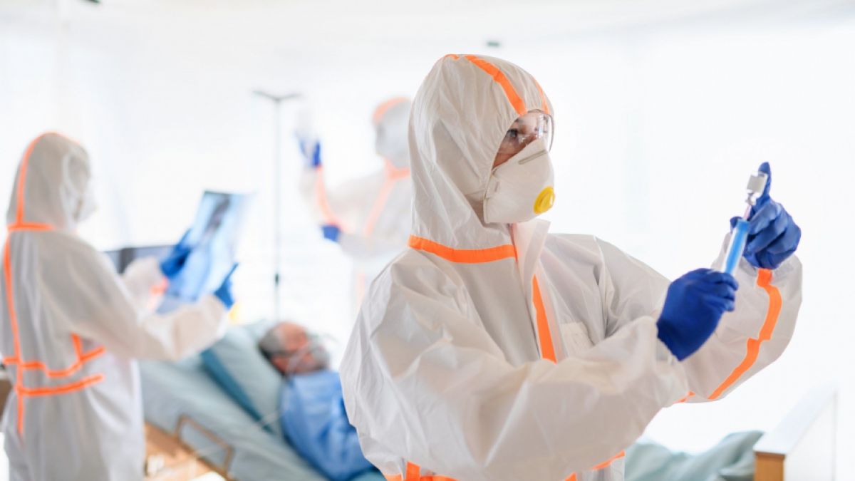 92 de cazuri noi de infecție cu COVID-19. Trei persoane au decedat