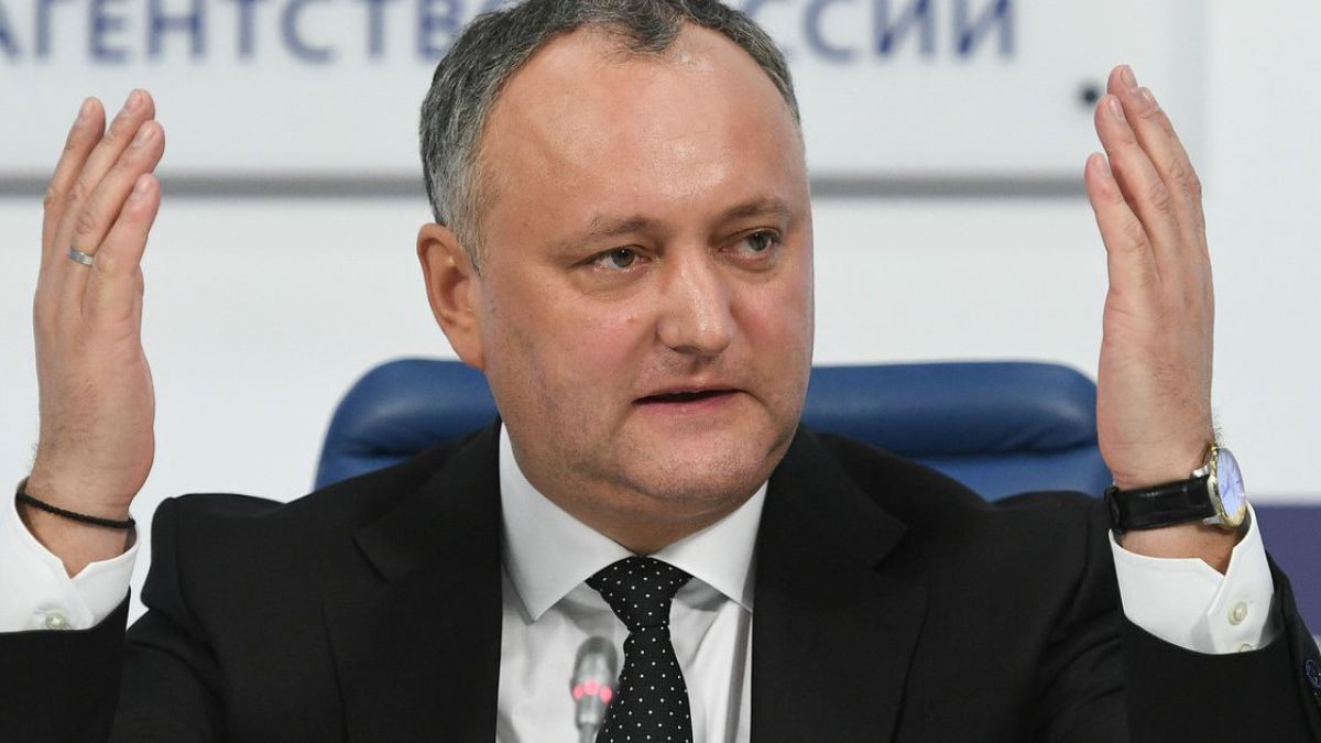 A cerut-o pentru el: Dodon își va lua copia sabiei lui Ștefan în biroul de la Președinție. Când se va muta șeful statului în noua „casă”