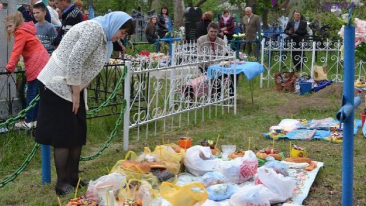 ANSA recomandă moldovenilor să nu facă mese de pomenire la cimitire