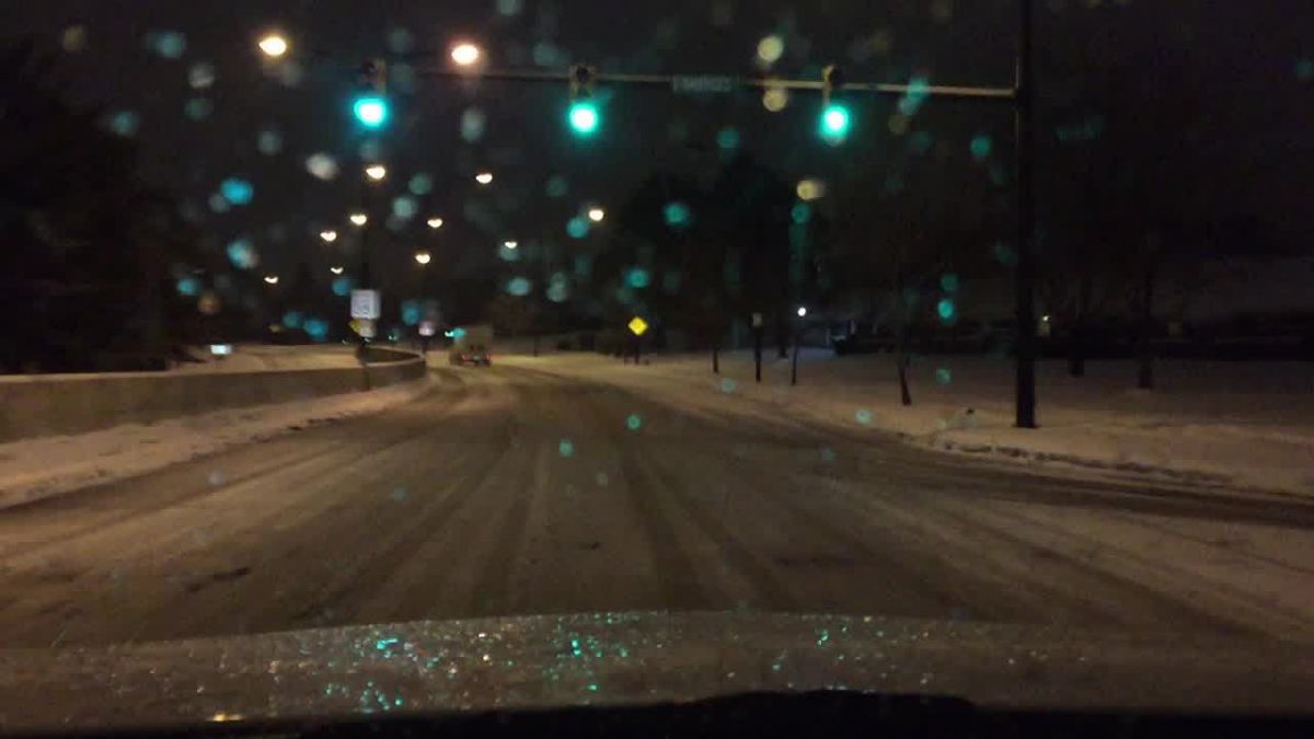 AUDIO. Ninge în Capitală. INP avertizează șoferii cu privire la „timp nefavorabil”