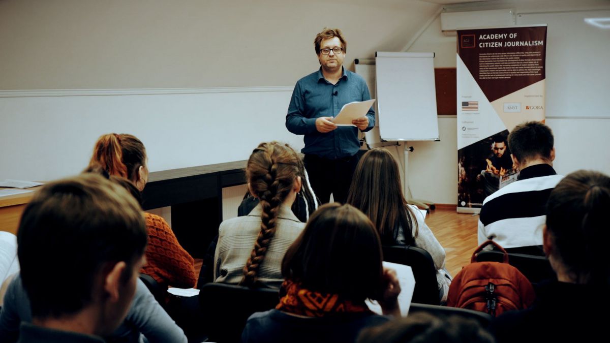 Academia de Jurnalism Participativ a inițiat un nou curs pentru tinerii care vor să descopere acest domeniu (VIDEO)