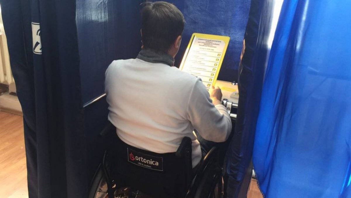 La vot intră cine poate. Din peste 600 de secții examinate, doar 1% le garantează acces egal alegătorilor