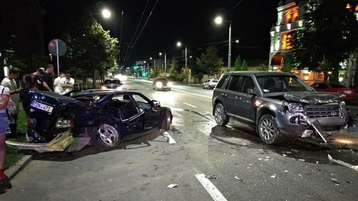Accident grav în capitală: Trei persoane au ajuns la spital, după ce automobilele în care se aflau s-au tamponat