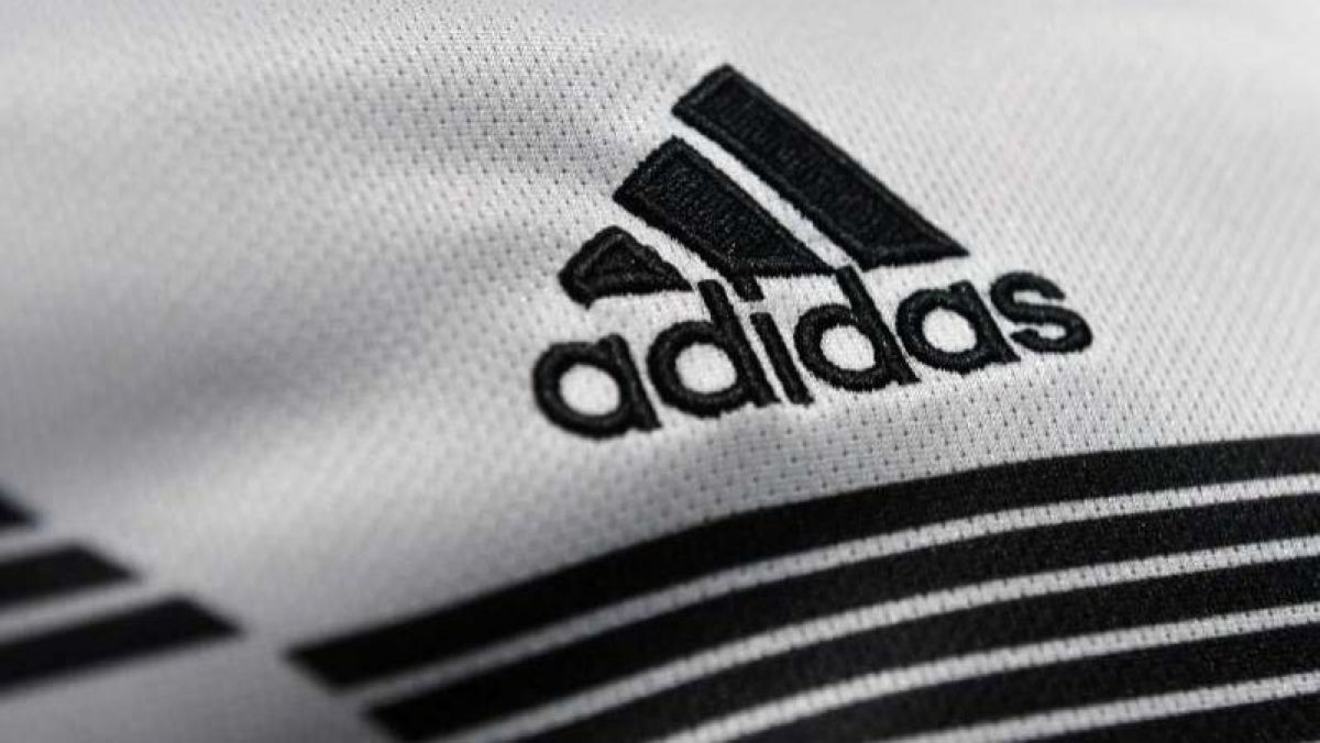 Adidas a pierdut marca cu cele trei dungi paralele. Decizia luată de Tribunalul UE