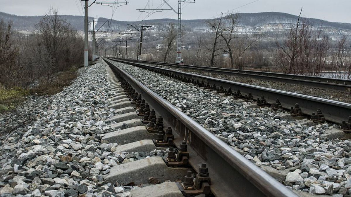 Adolescent lovit de tren la Ungheni. Avea căști în urechi