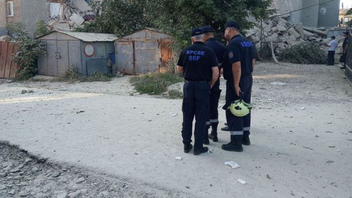 Alpiniști și echipaje de salvatori au reluat lucrările în preajma blocului avariat din orașul Otaci
