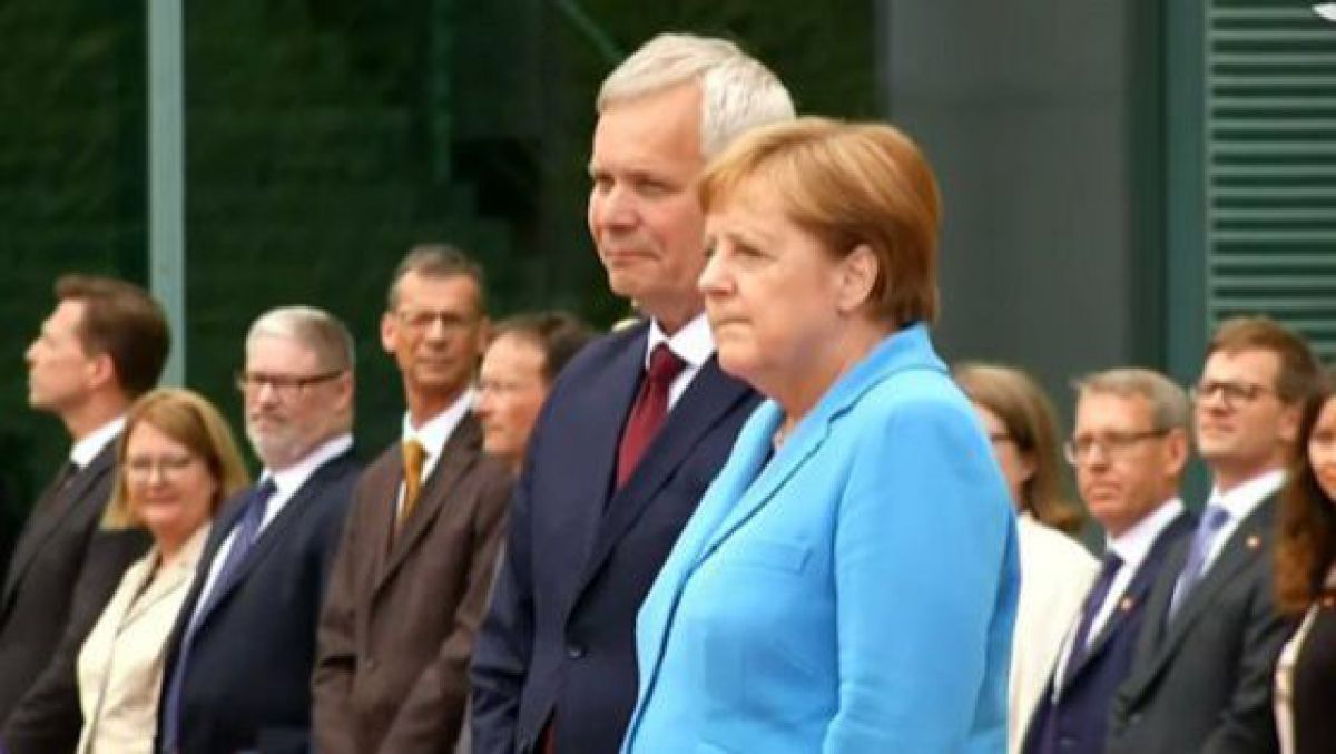 Angela Merkel, surprinsă tremurând necontrolat pentru a treia oară (VIDEO)