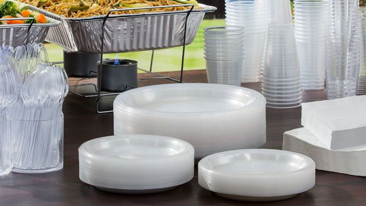 Aprobat! Vesela din plastic va fi interzisă. Iată de când intră în vigoare modificarea
