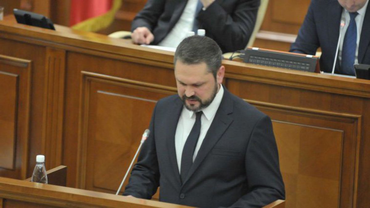 Audierile parlamentare pe marginea fraudei bancare ar putea fi amânate. Șeful CNA nu poate veni la raport