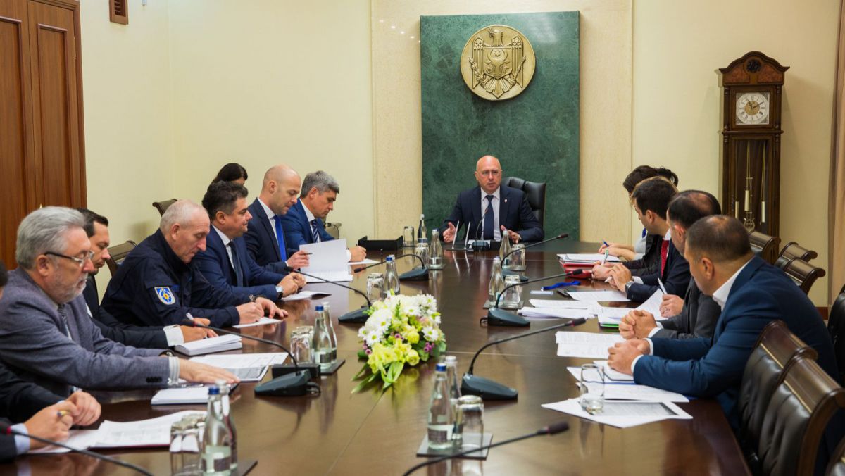 Autoritățile promit: locatarii blocului din sectorul Râșcani, afectat de explozie, vor putea reveni în apartamente până la sfârșitul acestui an. La ce etapă sunt lucrările