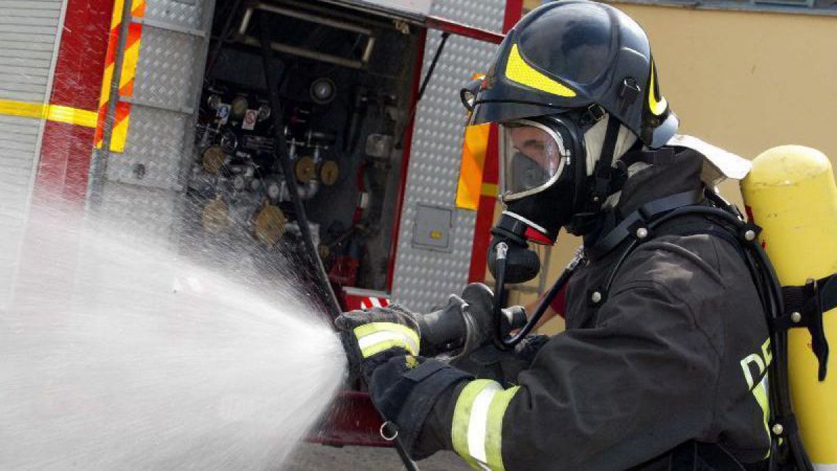 Cadavrul unui bărbat, depistat de pompieri în timp ce lichidau un incendiu în parcul Valea Morilor