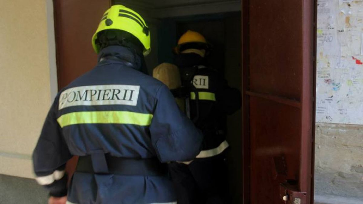 Cahul: Doi copii au rămas blocați în apartament după ce mama lor i-a lăsat singuri pentru a merge la farmacie
