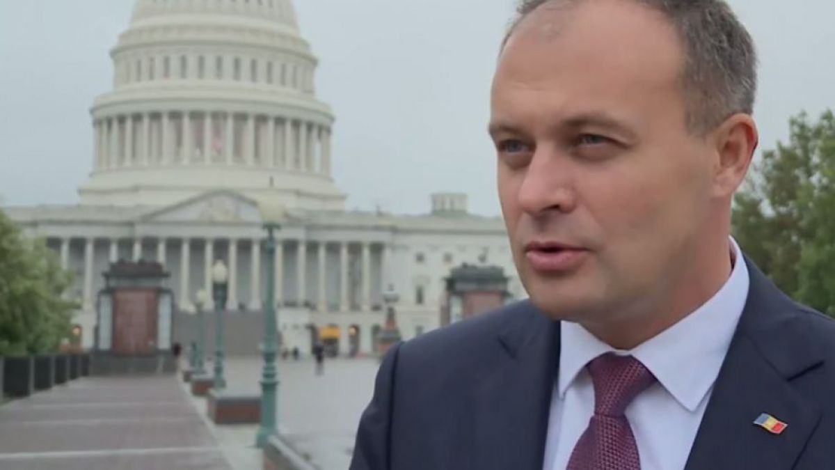 Candu, în The Washington Times: Există două căi după scrutin - una spre Rusia, în trecut, iar alta - spre viitor și transparență, cu democrații