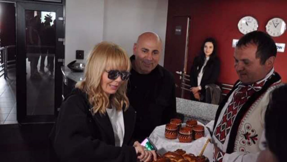 Cântăreața Valeria a ajuns la Chișinău. Aceasta urmează să susțină două concerte la distanță de trei ore