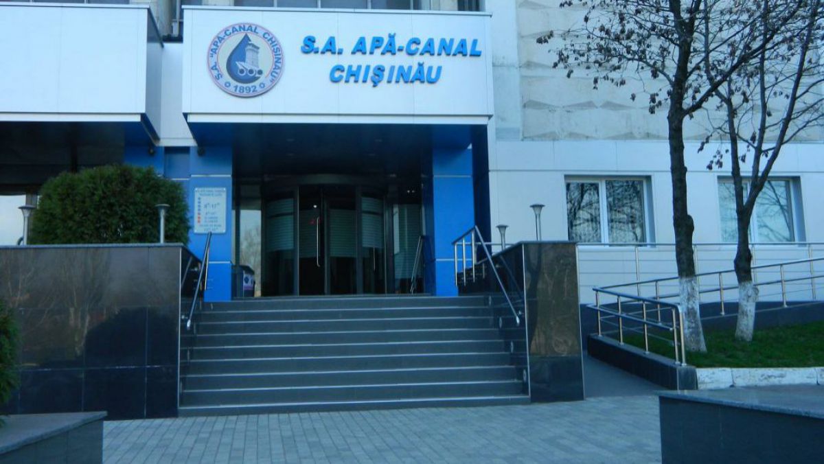 Carp, despre conflictul de interese de la Apă-Canal. Întreprinderea ar fi semnat contracte cu firmele directorului
