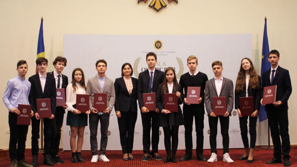 Cei mai buni elevi au fost premiați de Ministerul Educației pentru rezultatele obținute la olimpiadele internaționale