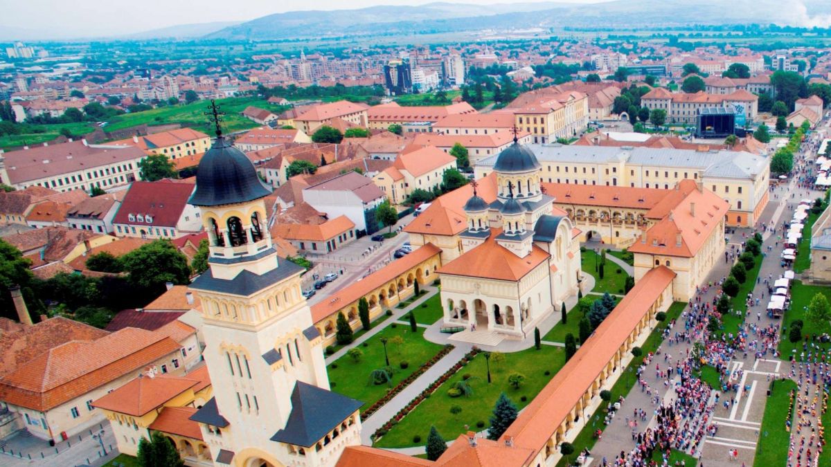 Centenarul Unii. Preţul chiriilor a explodat în Alba Iulia, unde localnicii cer și 1.500 de euro pentru o locuință de 1 decembrie