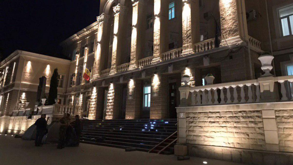 Cine și când a depus sesizarea la Primăria Capitalei pentru instalarea corturilor în fața instituțiilor de stat (DOC, VIDEO)