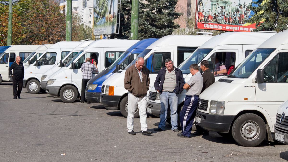 Circa 700 de microbuze s-au retras de pe rutele din Chișinău, în ultimii cinci ani. Altele își pot sista activitatea în orice moment