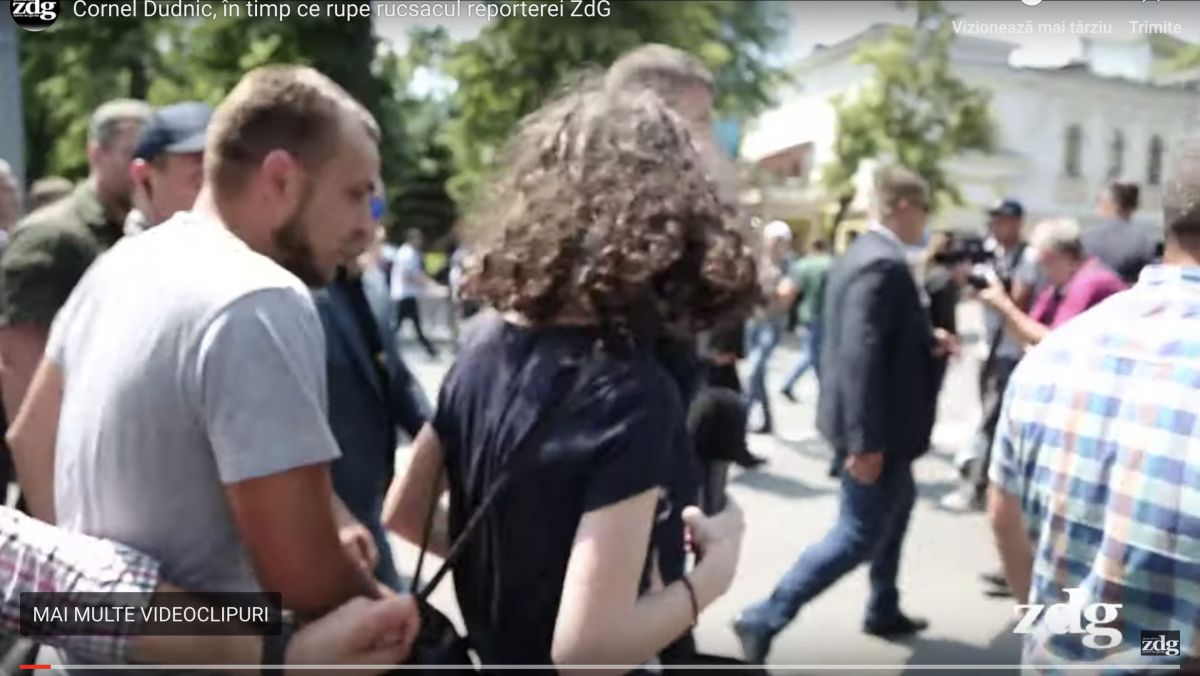Comportament de democrat. Reportera ZdG, bruscată de un ex-deputat PDM (VIDEO)