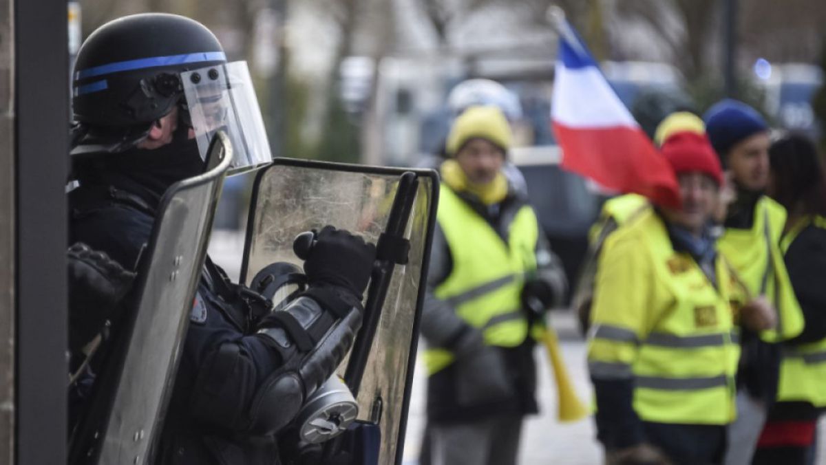 Confruntări între poliţie şi protestatari ai mişcării „Vestele Galbene” la Strasbourg (VIDEO)