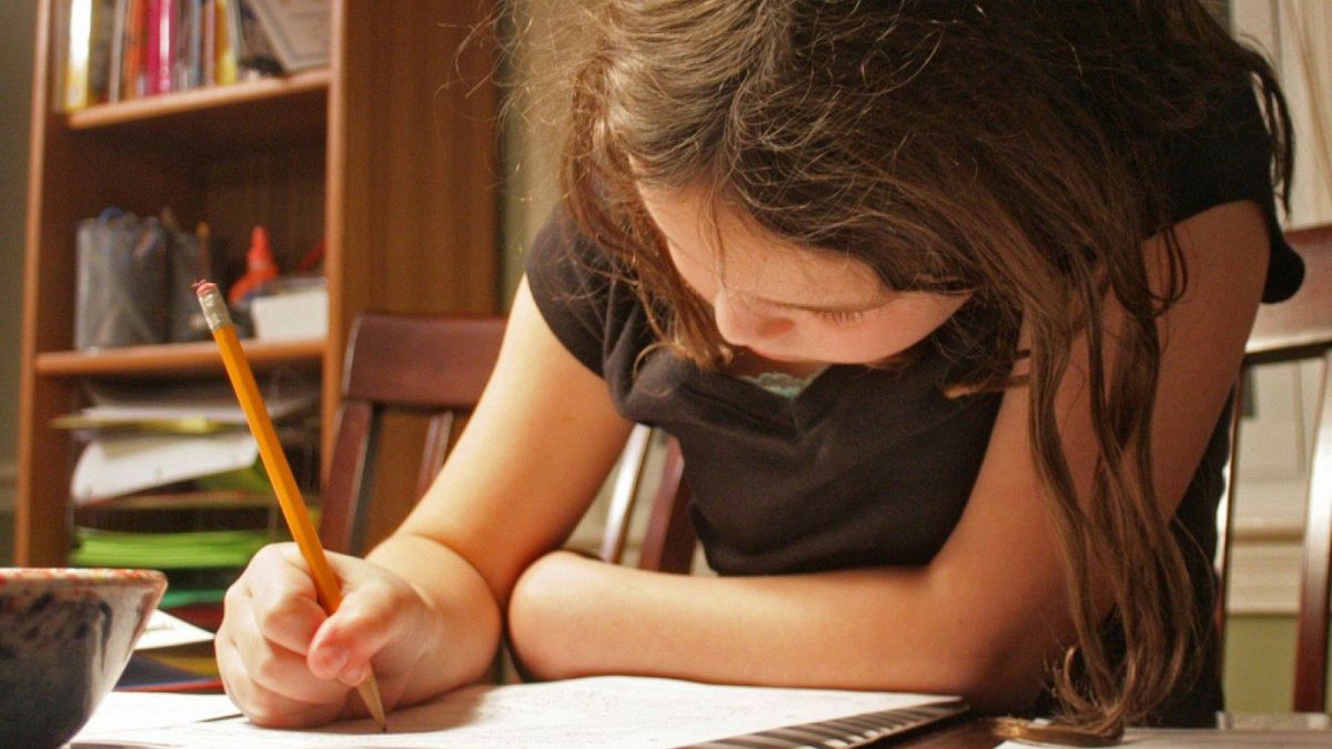 Curricula școlară, între așteptări și realitate. Cât de diferită este programa școlară din Moldova față de ceea ce învață elevii din alte țări